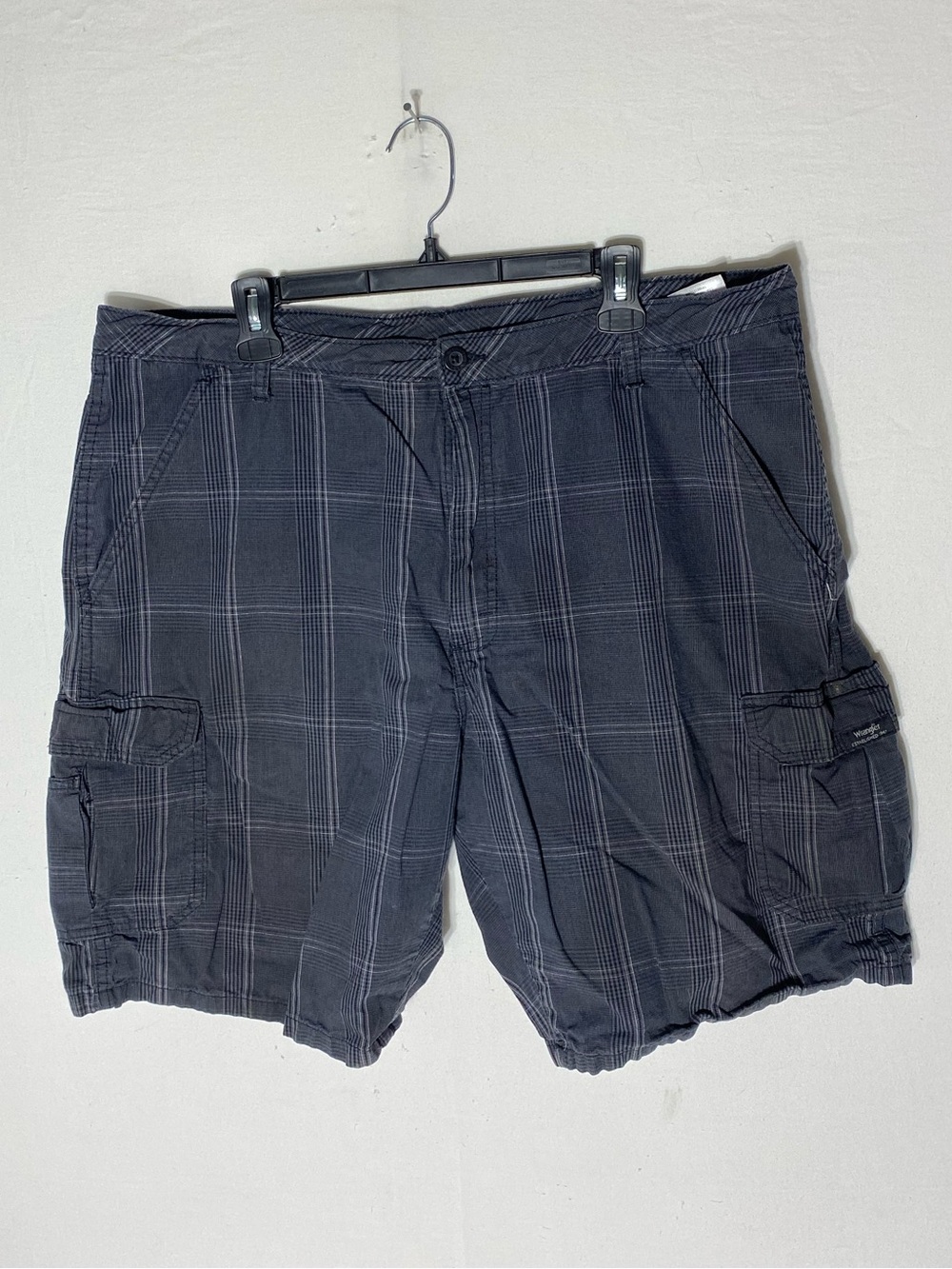 Wrangler Dark Grey Plaid Cargo Shorts 40 Dadcore Utility Casual